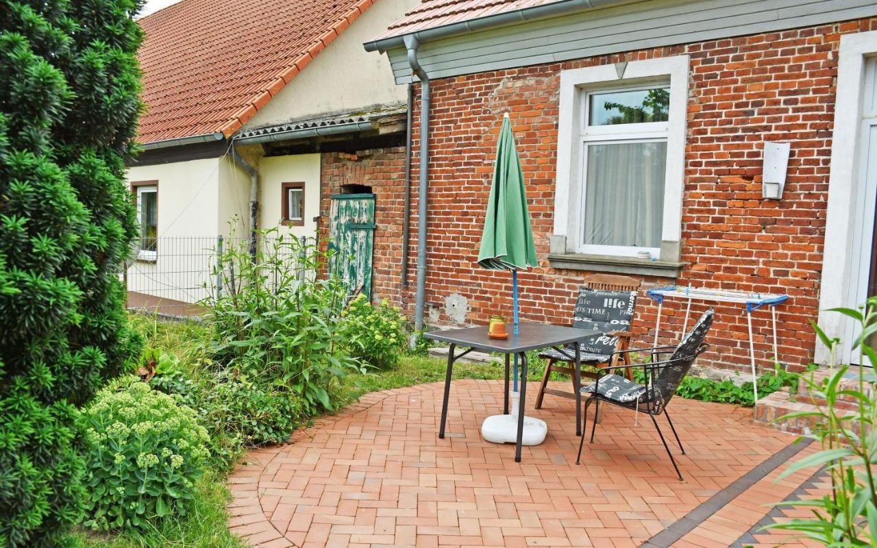 Ferienwohnungen Im Gutshaus Gnies Екстериор снимка