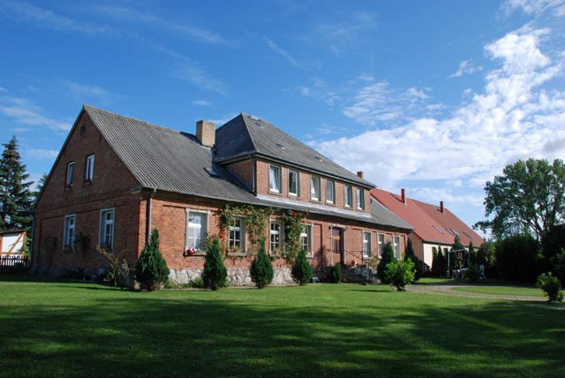Ferienwohnungen Im Gutshaus Gnies Екстериор снимка