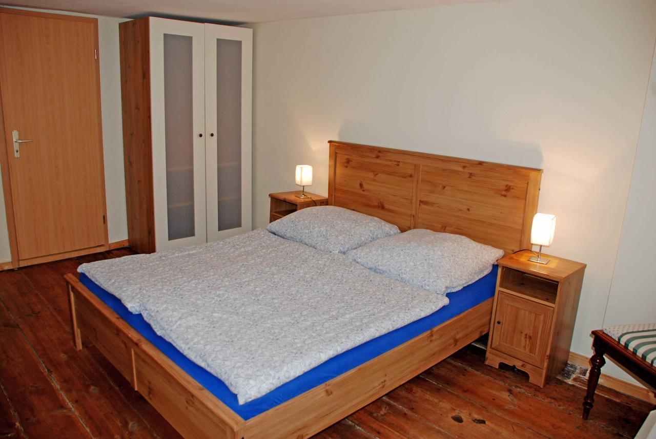 Ferienwohnungen Im Gutshaus Gnies Екстериор снимка