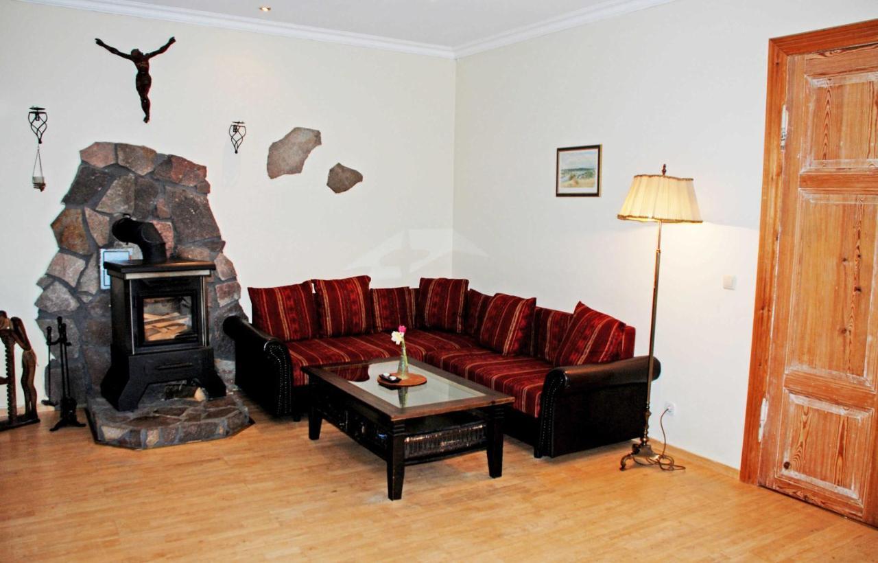 Ferienwohnungen Im Gutshaus Gnies Екстериор снимка