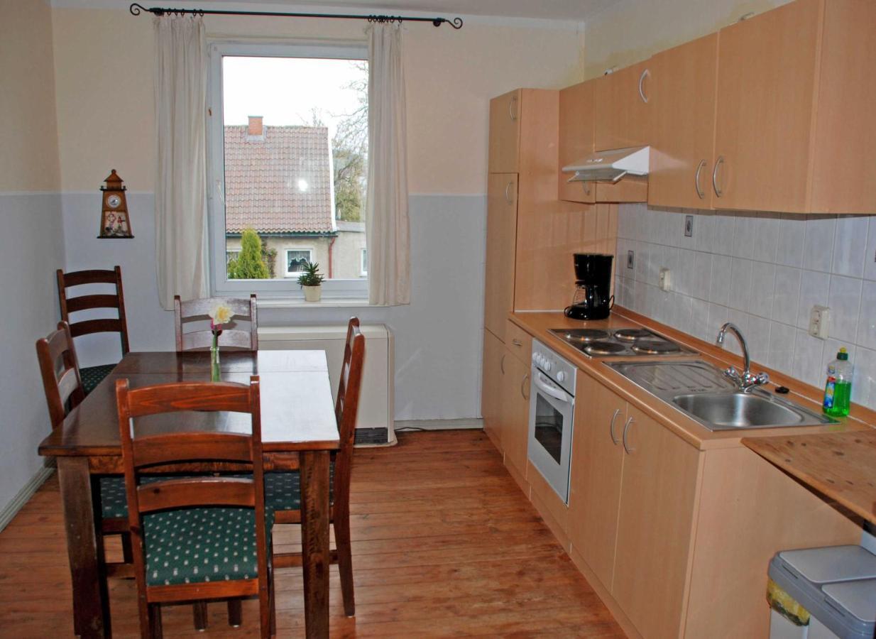 Ferienwohnungen Im Gutshaus Gnies Екстериор снимка