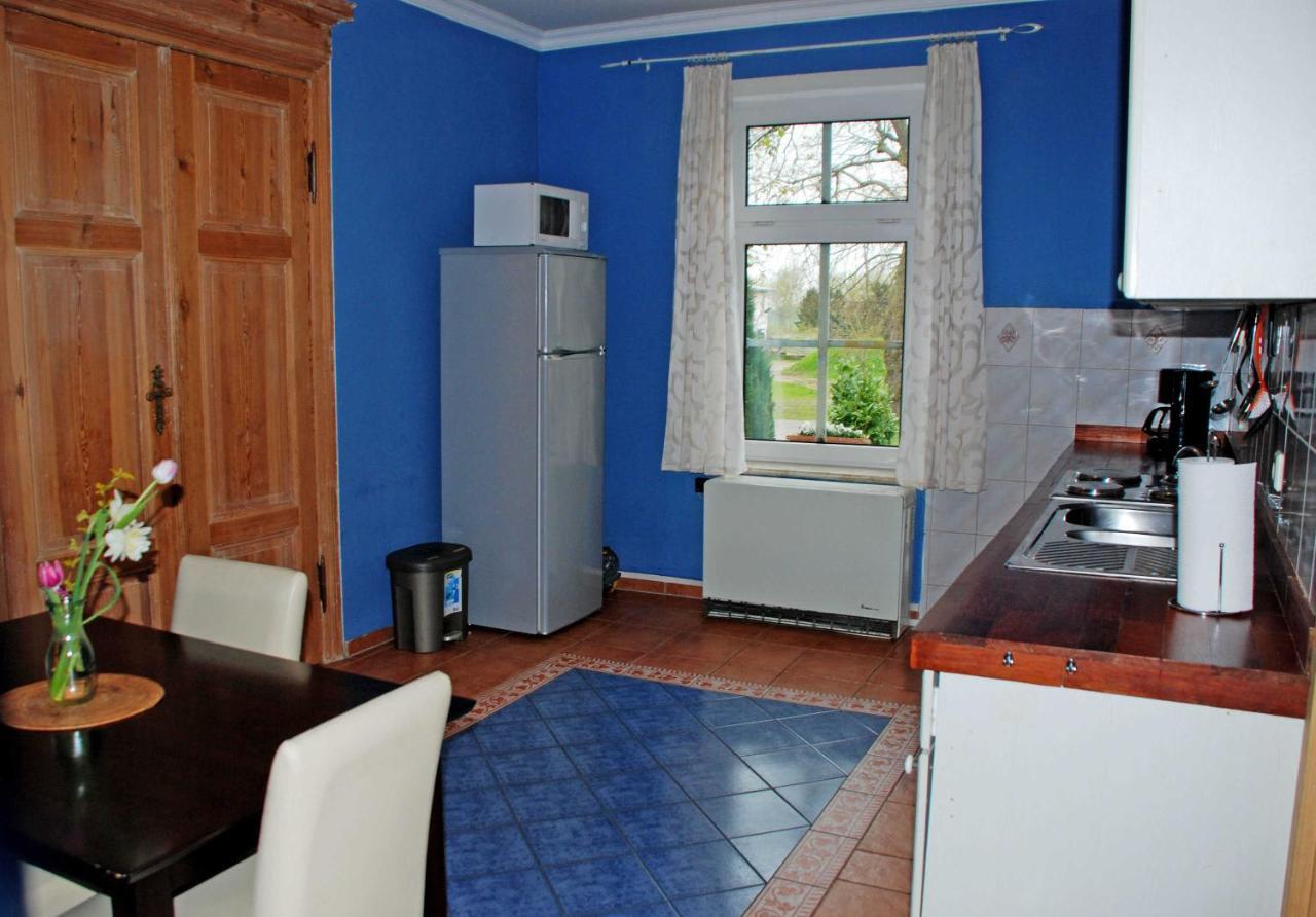 Ferienwohnungen Im Gutshaus Gnies Екстериор снимка
