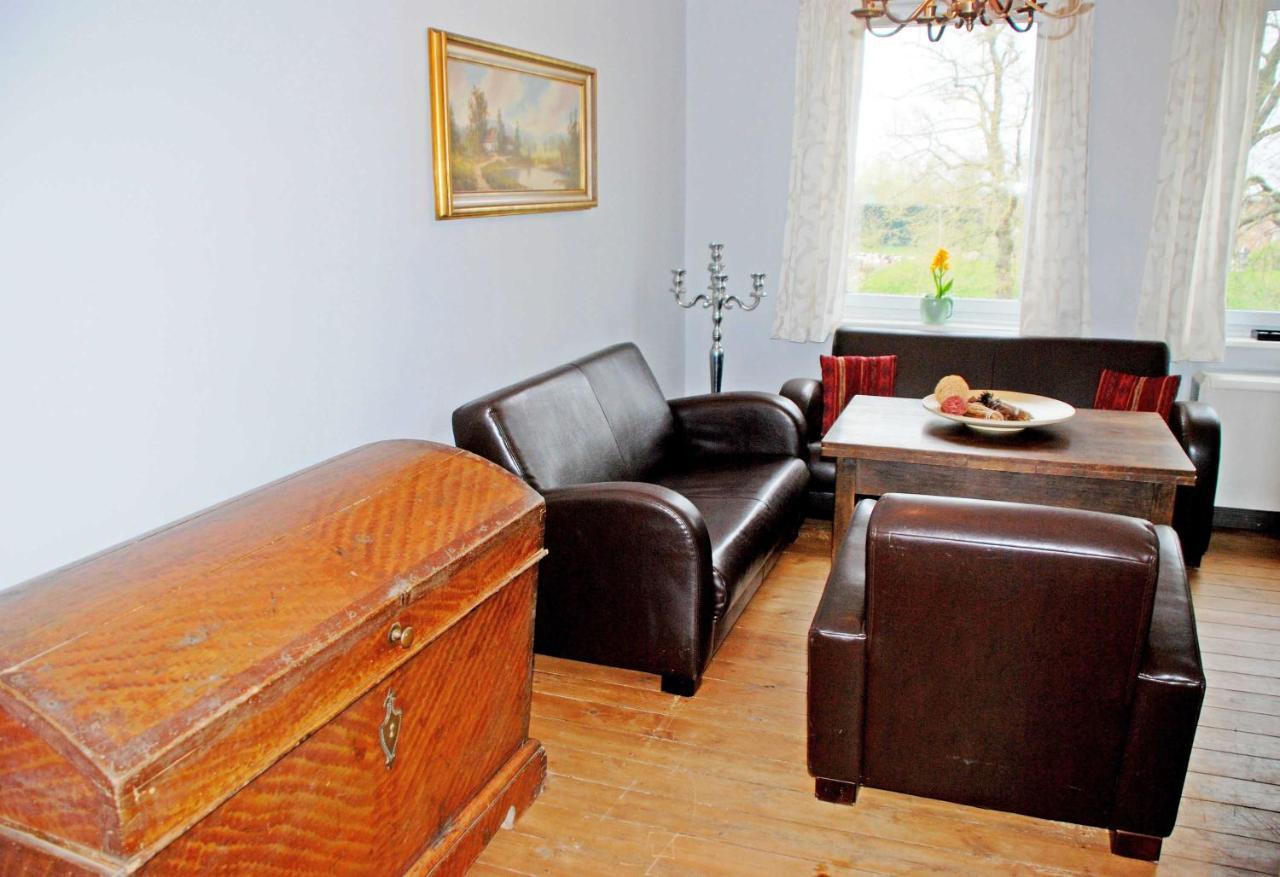 Ferienwohnungen Im Gutshaus Gnies Екстериор снимка
