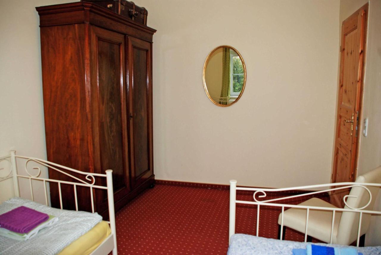 Ferienwohnungen Im Gutshaus Gnies Екстериор снимка