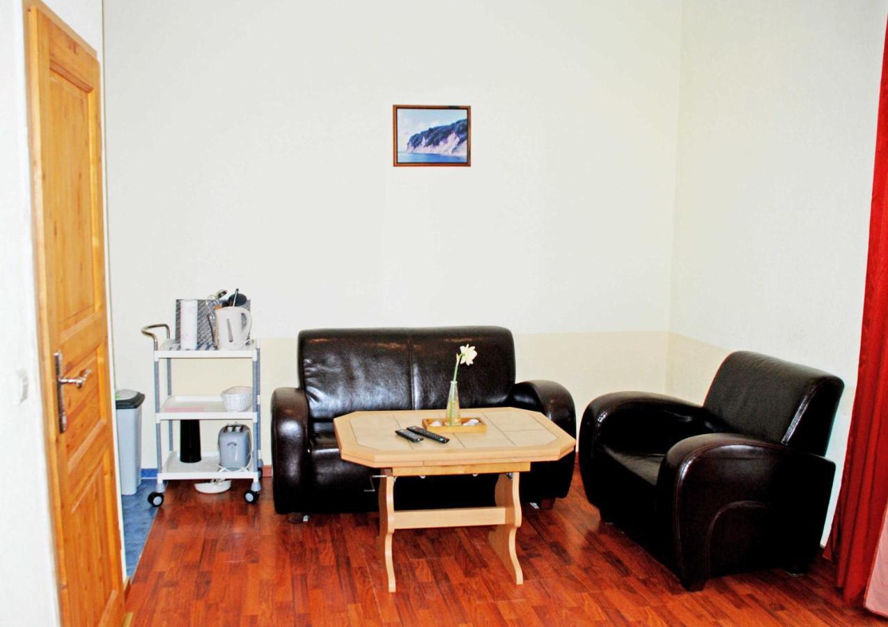 Ferienwohnungen Im Gutshaus Gnies Екстериор снимка