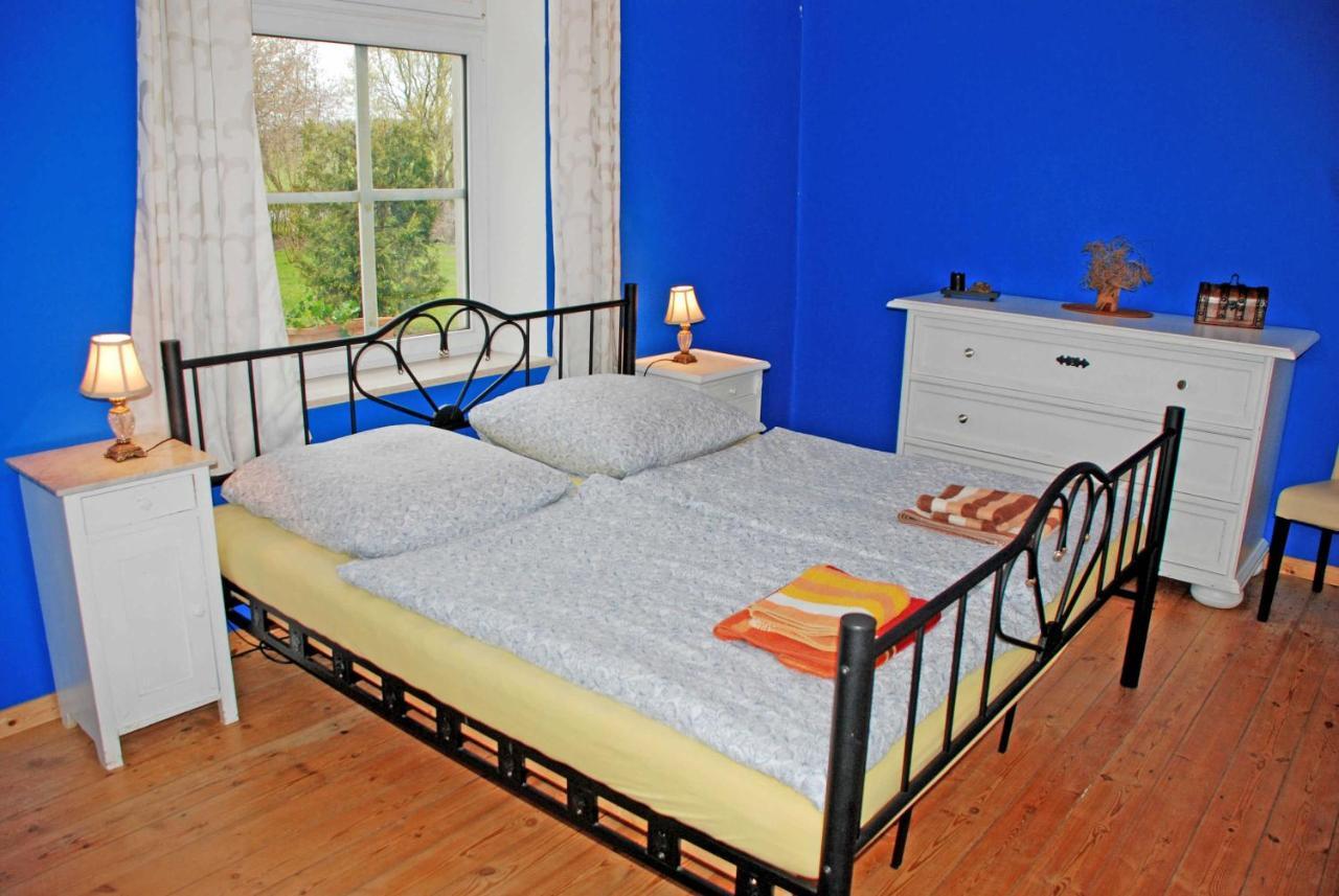Ferienwohnungen Im Gutshaus Gnies Екстериор снимка