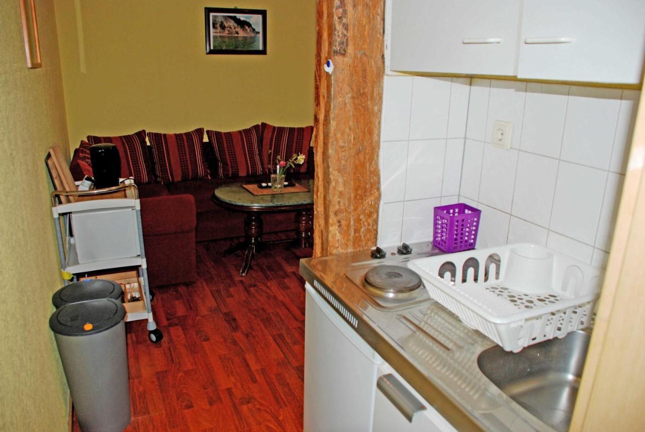Ferienwohnungen Im Gutshaus Gnies Екстериор снимка