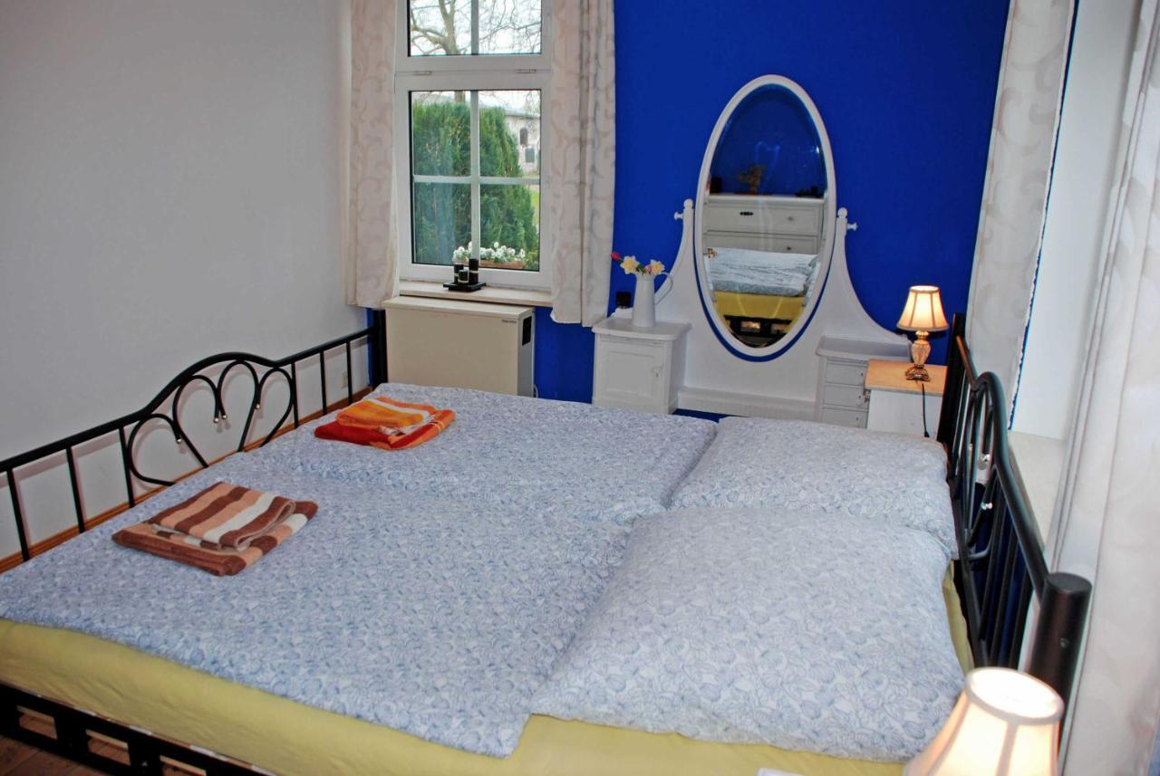 Ferienwohnungen Im Gutshaus Gnies Екстериор снимка